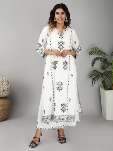 Off-White Cotton Dobby Kurta with Round Neck & Grey Aari Embroidery