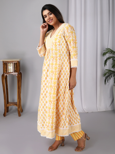 Off white Yellow Hand Block Printed V-Neck, Yoke Front Gather Kurta