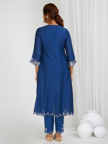 Blue Embroidered Round Neck Chanderi Kurta