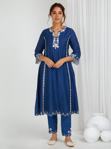 Blue Embroidered Round Neck Chanderi Kurta