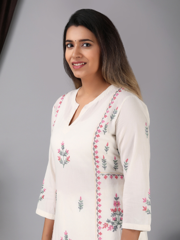 Round Neck Pink Aari Embroidery Cotton Kurta